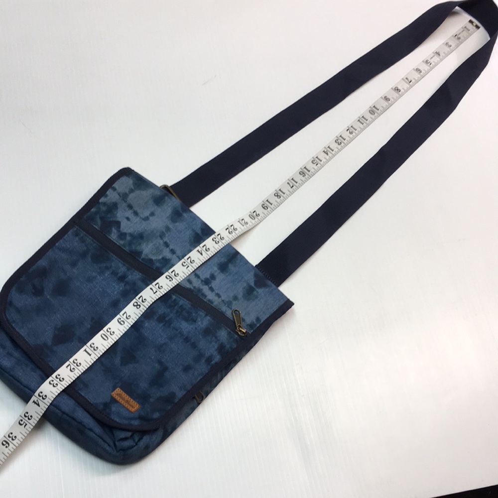 Eddie Bauer Connect Tech Blue Tie Dye Crossbody Bag - Picture 11 of 11